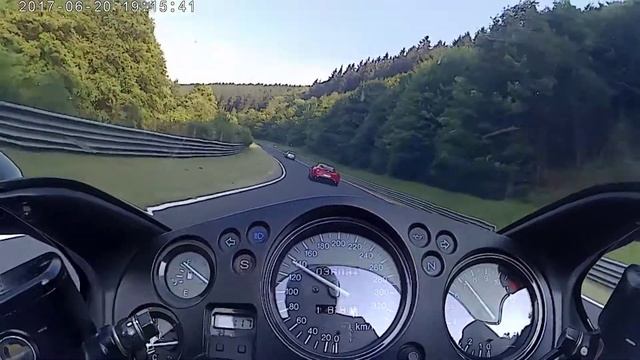 CBR1100XX, второй раз на треке очень оторожно :],3 смотреть онлайн