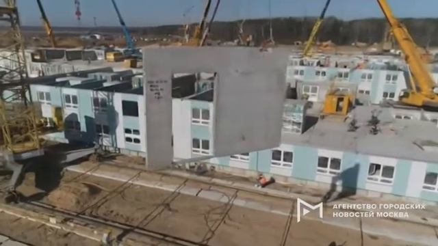 Вид с квадрокоптера на ход строительства комплекса новой инфекционной больницы в ТиНАО смотреть онлайн