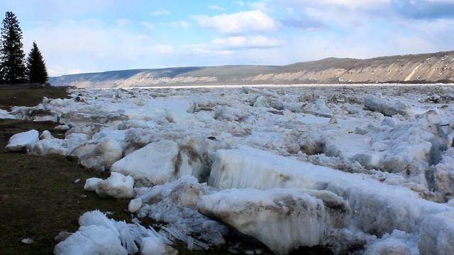 Ледоход на Лене 2021: вода ушла, одни льдины смотреть онлайн