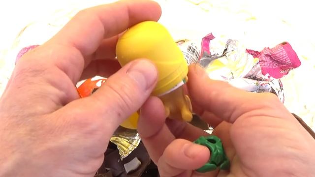 Шоколадные яйца и Киндер Сюрпризы. Бабушкины Сказки.Chocolate eggs and Kinder Surprise. смотреть онлайн