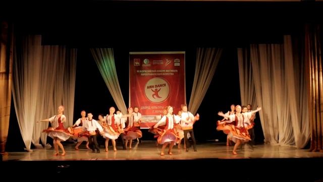 Образцовый ансамбль песни, музыки и танца "Жемчужинки Прикамья" имени Любови Мулиной - "Закрутки" смотреть онлайн