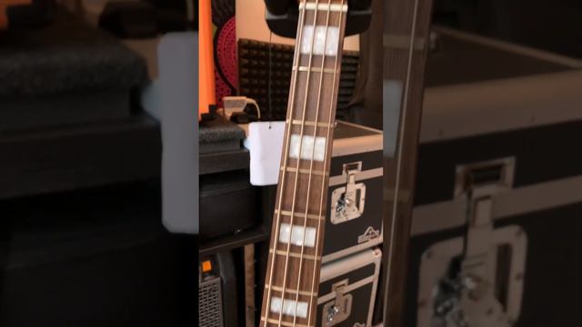 Squier Classic Vibe Jaguar Bass - Medium Scale 32” - Fender - Black #squierbass #fender #unboxing смотреть онлайн