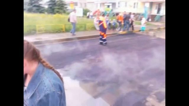 Укладка асфальта в лужу. Нижний Новгород. смотреть онлайн