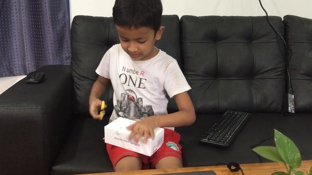 Mahid is unboxing the Samsung Galaxy S20 FE 5G смотреть онлайн