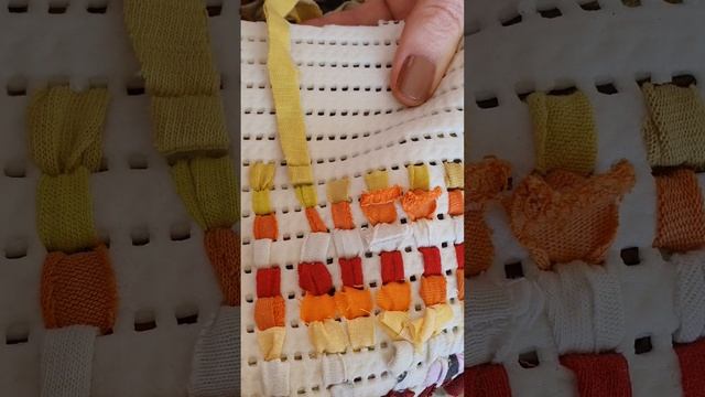 Коврик из старых вещей(вторая жизнь).Техника наипростейшая!!! смотреть онлайн