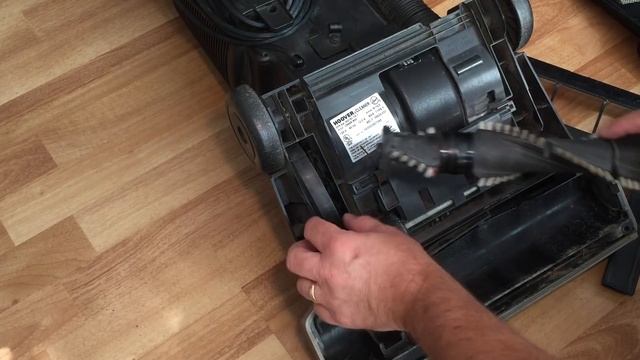 How To Repair A Vacuum in Under 2 minutes...replacing the belt. смотреть онлайн