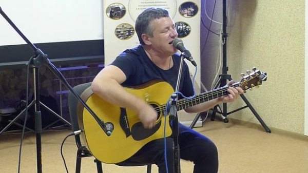 "Песен, радости и смеха в наступающем году!"