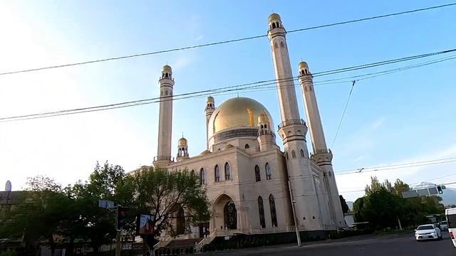 Алматы. Мечеть Байкен на улице Розыбакиева. Mosque Baiken, Almaty. (Insta360 ONE X2) смотреть онлайн