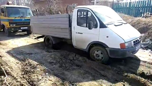 Машину из грязи под Бердском грузовик смотреть онлайн