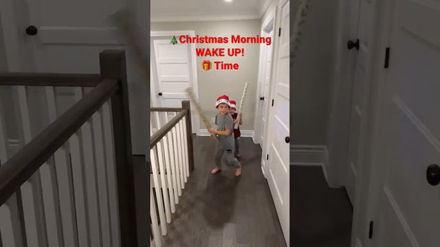 Christmas Morning! Waking up mom and dad! 🎁🎁🎁 смотреть онлайн