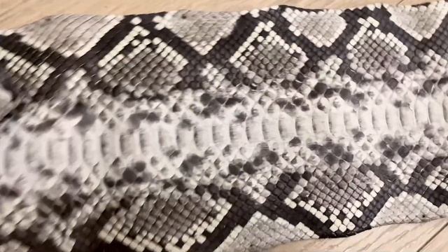 Кожа питона, в природном цвете, средняя плотность. смотреть онлайн