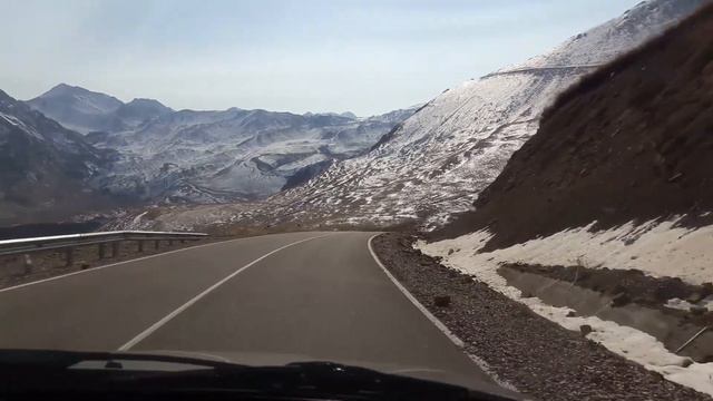 Серпантин по дороге на Джилы-су смотреть онлайн