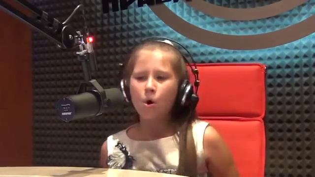 Lady Gaga в исполнениее 11 летней школьницы смотреть онлайн