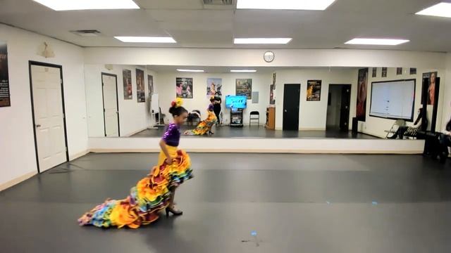 Bata de Cola dance with Flamenco and Qawali смотреть онлайн