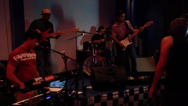 Cyle INI and 4 Piece Band playing original song "Ms. Green" смотреть онлайн