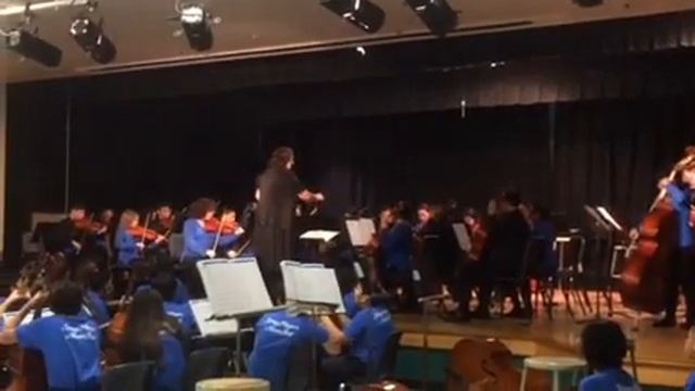 "Feliz Navidad" - что в переводе с испанского означает "С Новым Годом!" Моя школа в США! смотреть онлайн