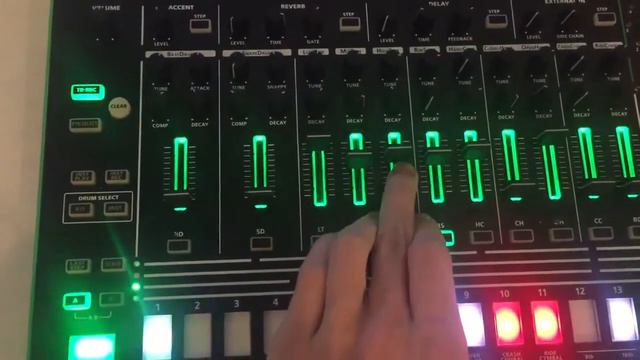 ROLAND TR-8 смотреть онлайн