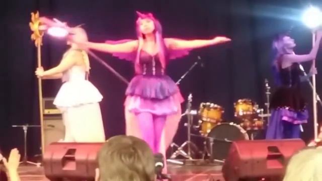 MY LITTLE PONY Cosplay Defile - Twilight Sparkle, Celestia, Luna