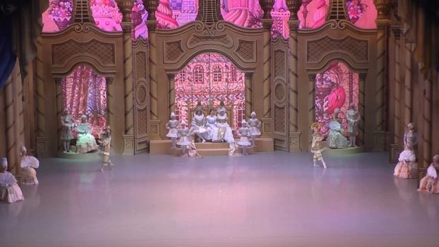 Китайский танец из балета "Щелкунчик". Приморская сцена Мариинского театра смотреть онлайн