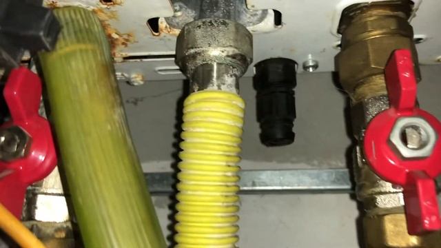 как слить воду с ТЭЦ Аристон, слить воду из котла, бойлера how to solve de boiler problem ariston смотреть онлайн