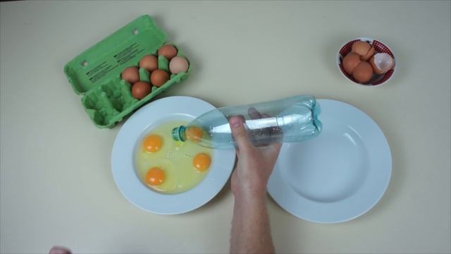 Как быстро отделить желток от белка - Лайфхак Кухня смотреть онлайн