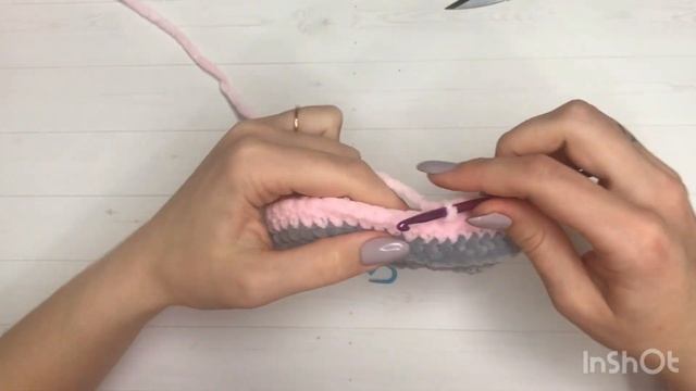 ПИНЕТКИ КРЮЧКОМ ИЗ ПЛЮШЕВОЙ ПРЯЖИ НА СТОПУ 12 СМ смотреть онлайн