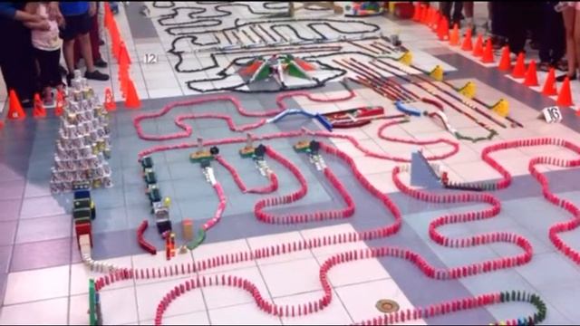 The Full Domino Drop смотреть онлайн