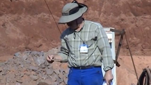 геолог на буровой. буровая.Geologist at the drill. geologist.geólogo. смотреть онлайн