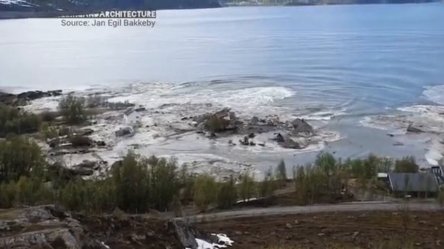 Ужас! В Норвегии оползень унес в море 8 жилых домов смотреть онлайн