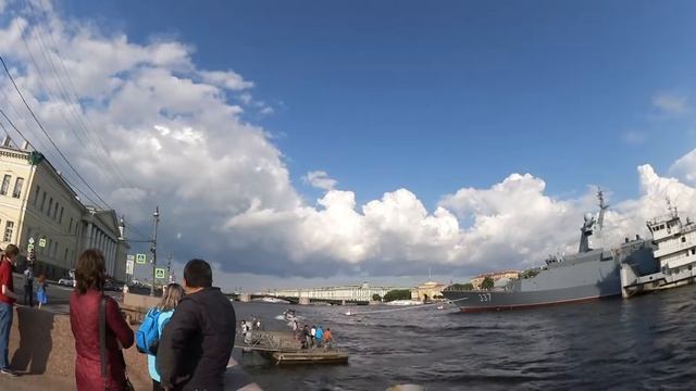 Прогулка по Университетской набережной Петербурга 20 июля 2019г
