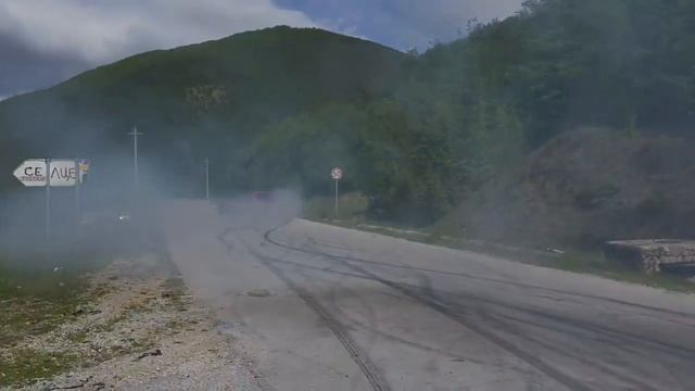 2 BMW E30 m50b25 donut and burnout смотреть онлайн