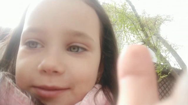 Милана находится на качели смотреть онлайн
