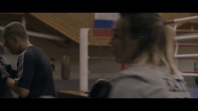 Если хочешь быть сильным, современным и стильным, то тебе прямая дорога в боксерский зал! смотреть онлайн