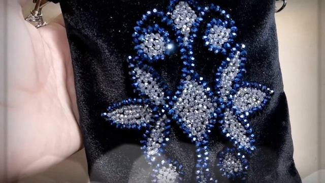 5. Сумочка из чёрного бархата