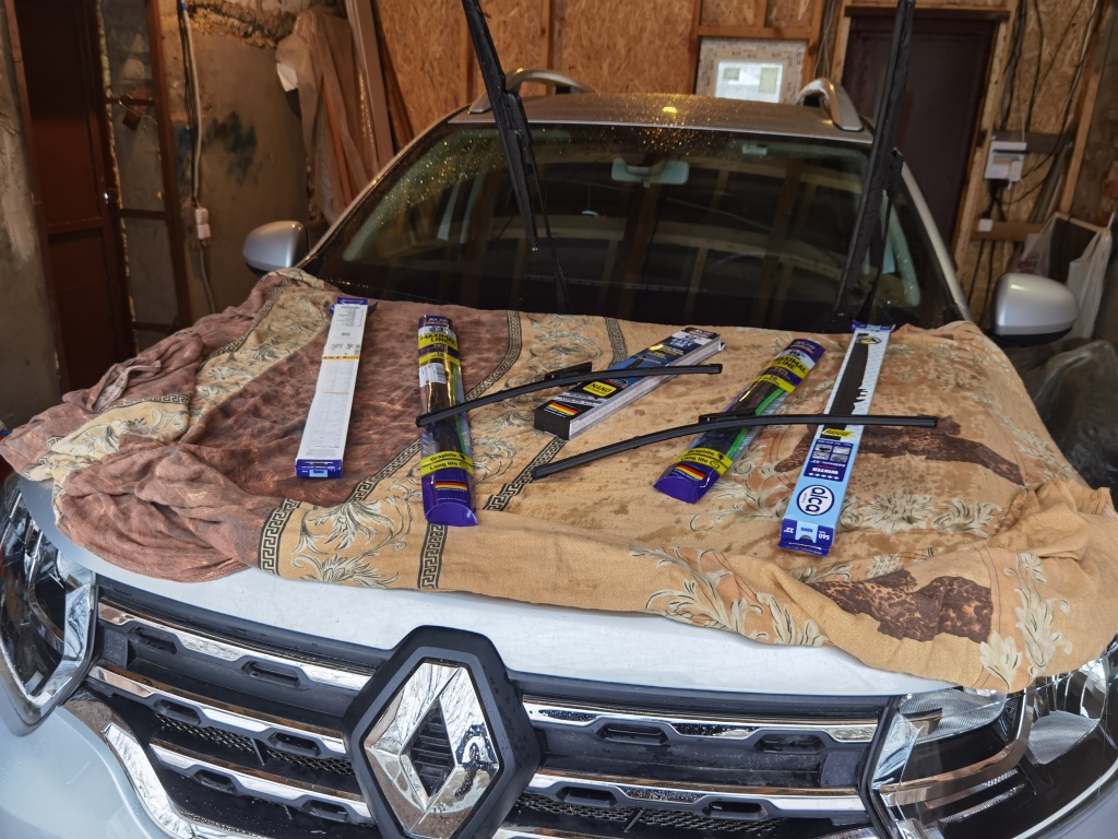 Замена щёток стеклоочистителя. Выбор недорогих и универсальных дворников. Тест на Renault Duster. смотреть онлайн