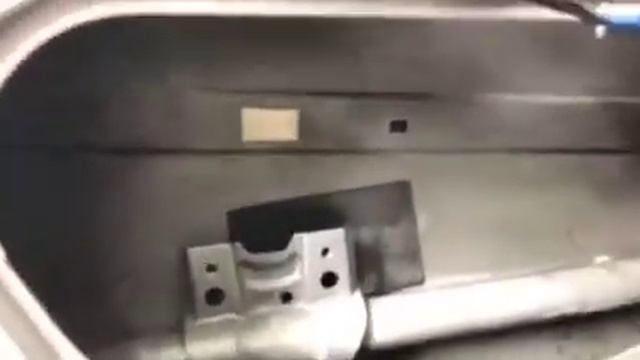 Тойота Камри - ничего особенного в заводской шумоизоляции нет, пара кусков здесь, пара там смотреть онлайн