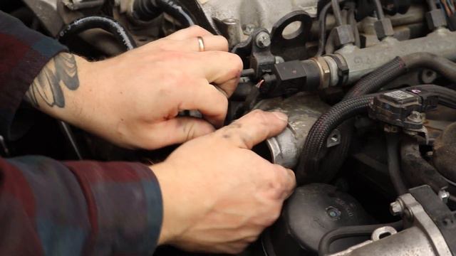 Mercedes W203 C220 CDI / OM646 Thermostat Replacement (c220, E220 Etc) OM646 Thermostat How-to!