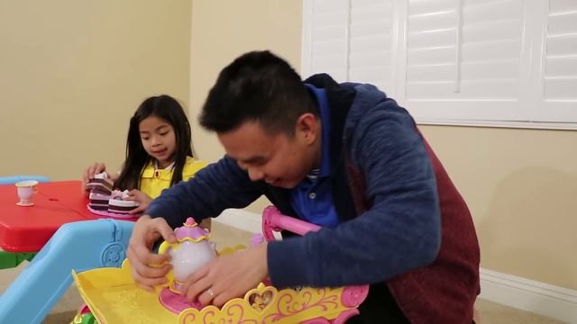 Emma Play with Disney Princess Belle Musical Tea Party Cart смотреть онлайн