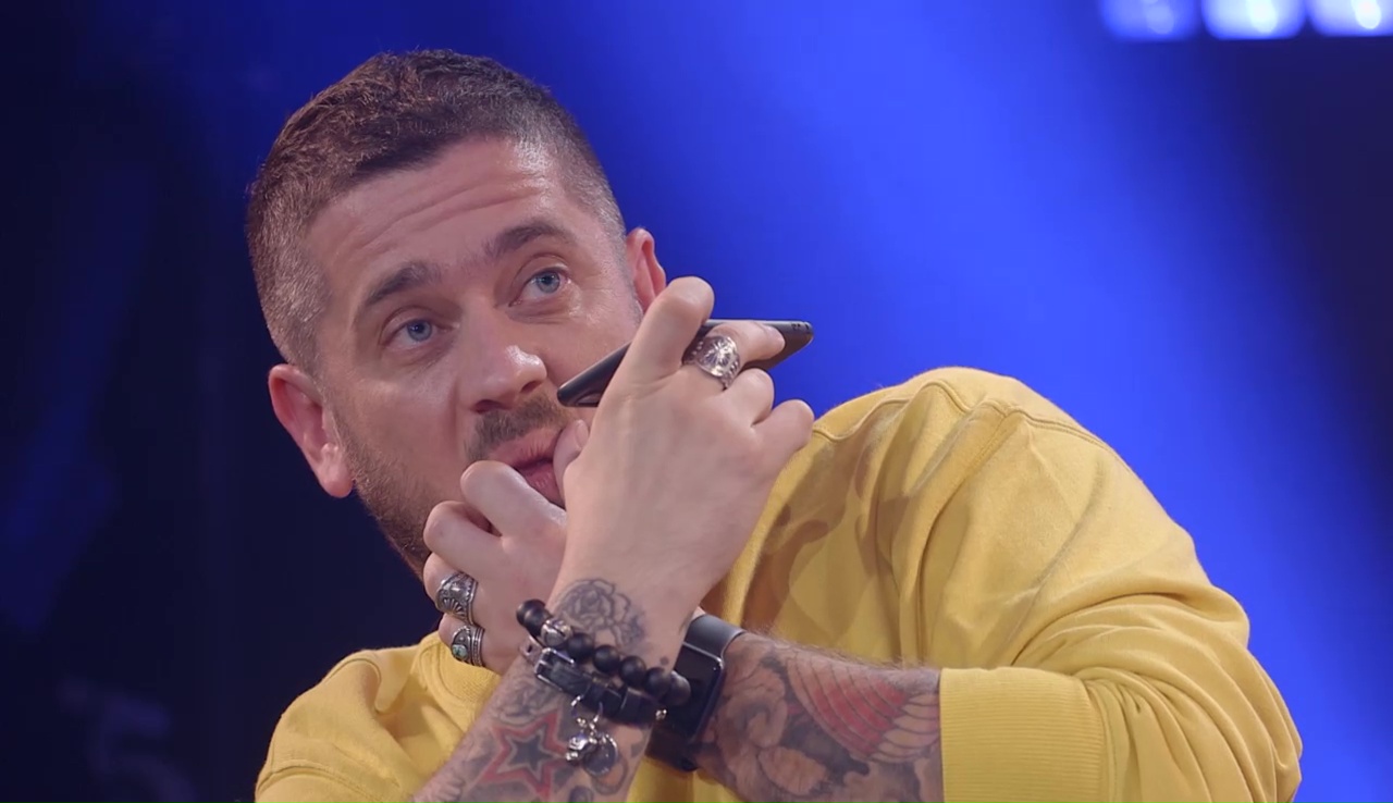 Старовойтов и Руслан Белый разговаривают по телефону смотреть онлайн