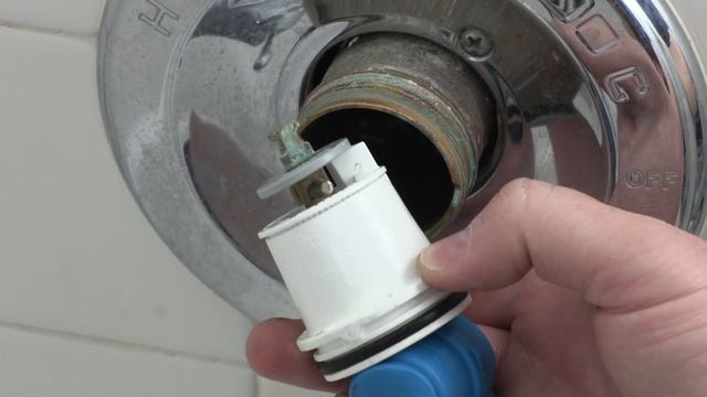 How to replace a Delta Cartridge and fix a leaky bathtub faucet | Fix it tutorials смотреть онлайн
