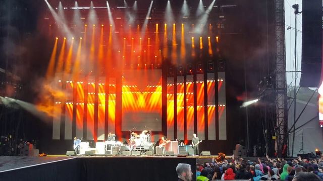 Foo Fighters - Under Pressure(Queen & David Bowie Cover) Live Slane Castle смотреть онлайн