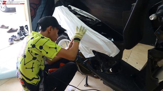 PASANG STICKER VARIO POLOS PUTIH ORACAL смотреть онлайн