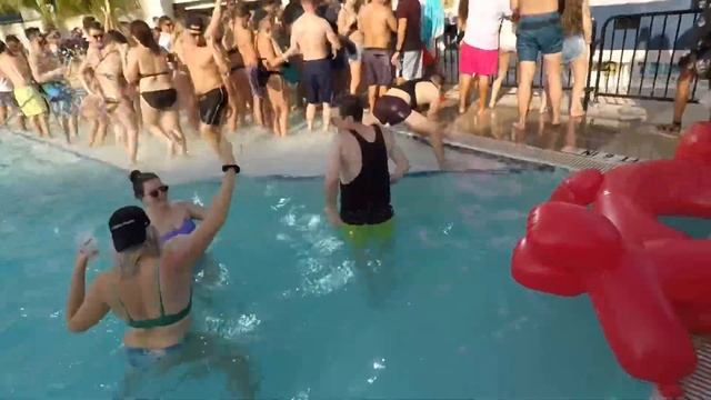 HARD ROCK CASINO POOL PARTY IN TAMPA (ft. Cheat Codes) смотреть онлайн