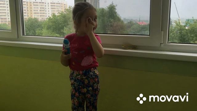 Домашний концерт | летом не скучаем | поёт дома любимые песни | Ангелина 4 года 8 м | GELYIA смотреть онлайн