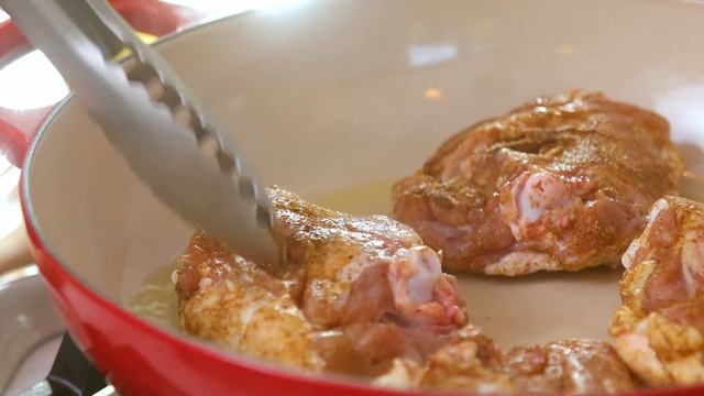 Как готовить в посуде Le Creuset из эмалированного чугуна смотреть онлайн