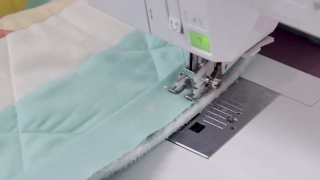 Learn How to Make a Quilt - How to Hand Bind Your Quilt | Fat Quarter Shop смотреть онлайн