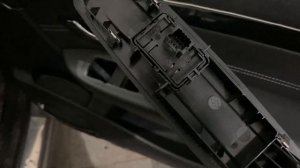 Як зняти карту передніх дверей Renault Scenic/ Как снять карту передней двери Рено Сценик