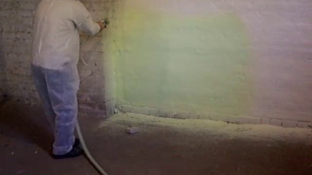 Нанесение камешковой штукатурки на ППУ установкой RTX 1500