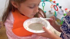 Лиза играет с Евой как с куклой Беби Бон