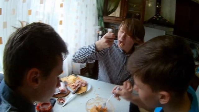 ДОШИРАК-ПИЦЦА ЗА 5 МИНУТ!!(30 РУБЛЕЙ)!!! смотреть онлайн